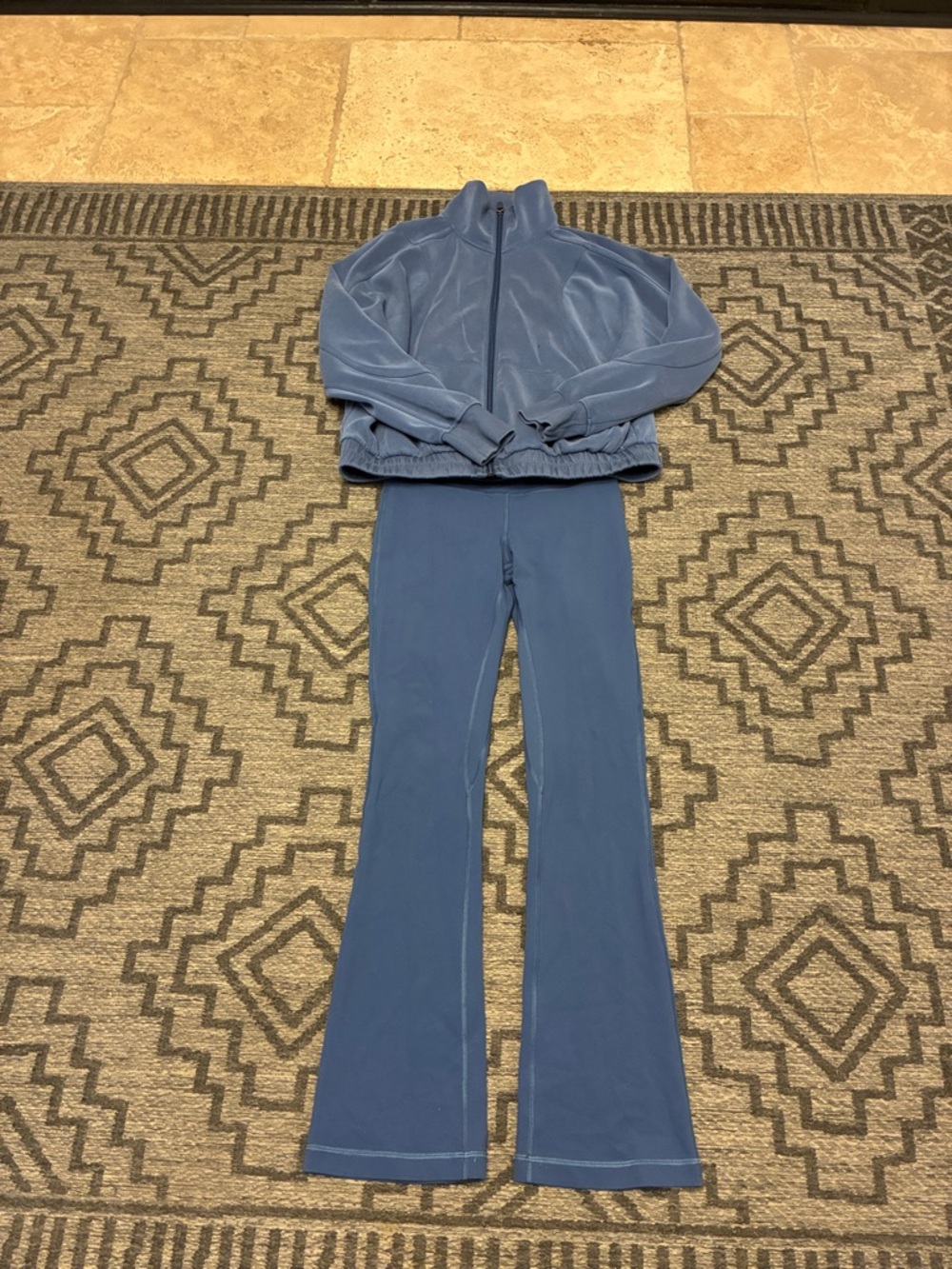 2 piece bundle- Lululemon boot cut leggings & Softstreme zipped sweater